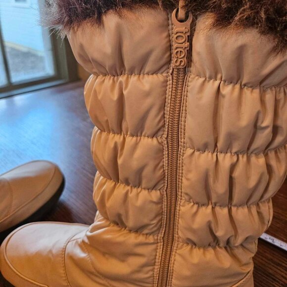 Cozy Winter Off-white Snow Boots - Size 9.5/10 - Picture 1 of 11